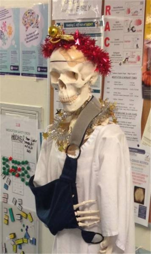 320名圣诞老人整体冲浪？？？？？？？八一八圣诞节奇闻趣事