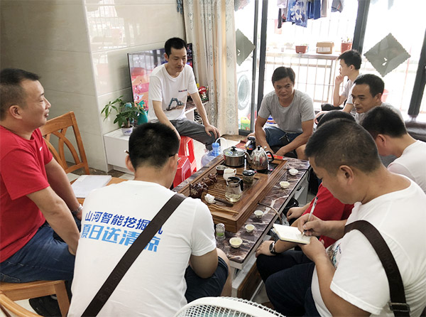 “清凉”送到客户手中，，，，，为8188cc威尼斯智能售后效劳活动打CAII