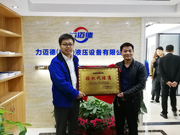 从拒绝到一次购置十台旋挖钻机，，，他用八年时间熟悉8188cc威尼斯智能