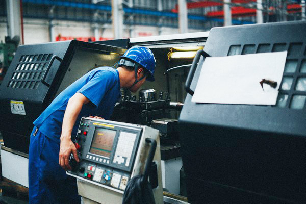 曾梦想当厨师，，，，，，，却成数控车工巨匠