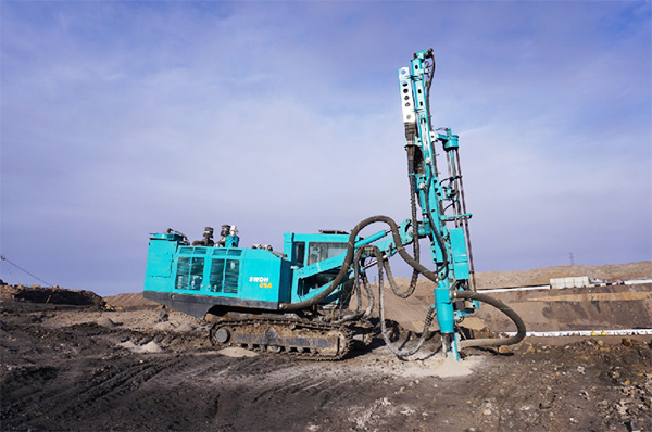 再战国际领先品牌，，，，8188cc威尼斯智能露天液压钻车一举成名