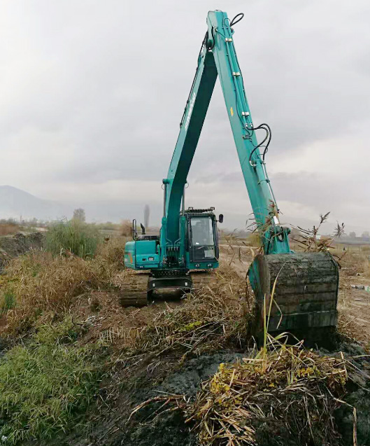 守护蓝色多瑙河，，，，，8188cc威尼斯智能长臂挖掘机欧洲首秀