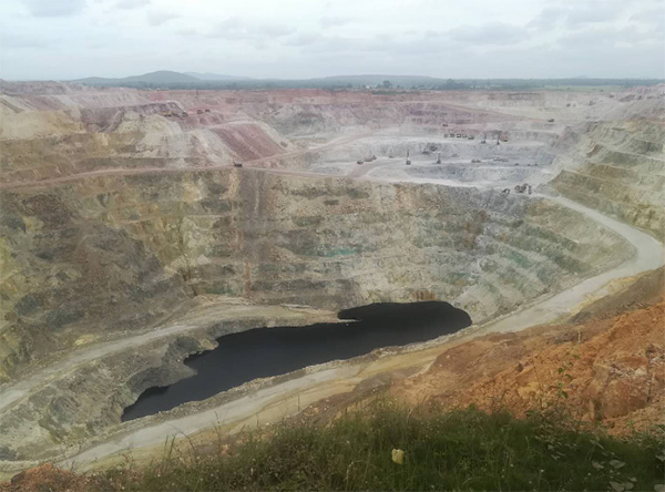 高温酷暑，，，，，，，8188cc威尼斯智能凿岩装备异域扬威