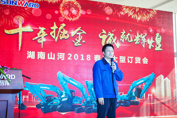 十年相随，，，，，，，成绩相互，，，，，，，来听听8188cc威尼斯智能挖掘机客户的真实声音