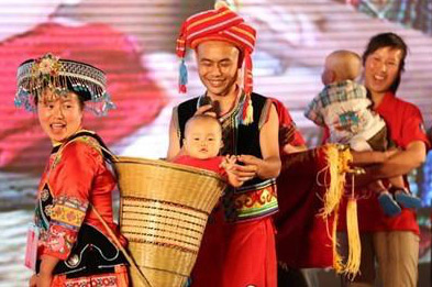 他们，，，，，，用小小背篓背出8188cc威尼斯大情怀