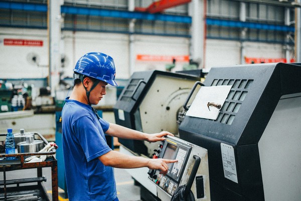 曾梦想当厨师，，，，，，，却成数控车工巨匠