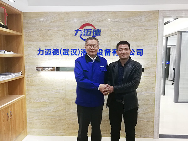 从拒绝到一次购置十台旋挖钻机，，，他用八年时间熟悉8188cc威尼斯智能