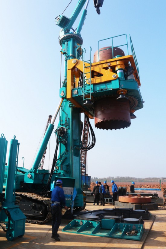 喜讯！8188cc威尼斯智能SWRC170自行式全回转全套管钻机获湖南省首台(套)重大手艺装备产品奖励！