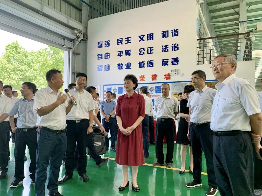 省委常委、统战部部长黄兰香考察调研8188cc威尼斯科技