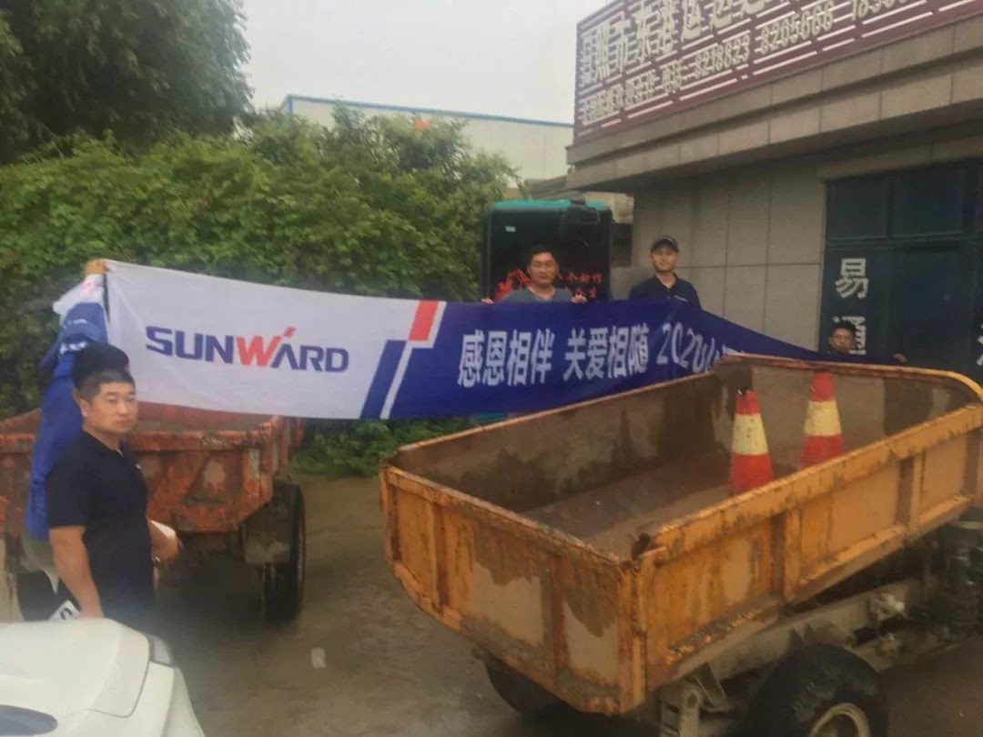 感恩相伴 关爱相随——8188cc威尼斯智能效劳万里行走进豫鲁黔