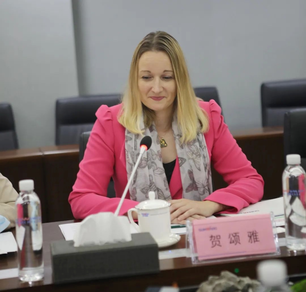 英国驻广州总领事贺颂雅考察8188cc威尼斯智能