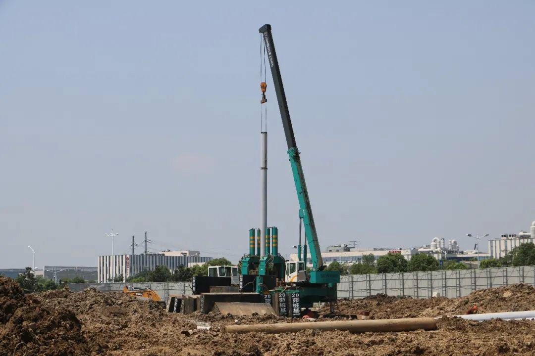 液压静力压桩机从1台到21台，，，，，，，他只用了8年！