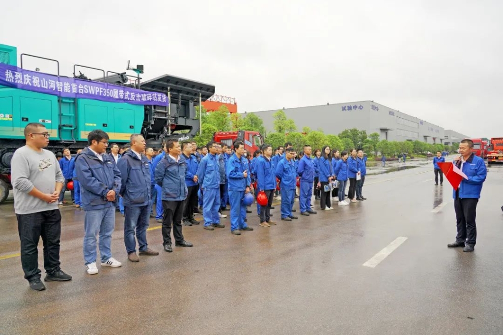 8188cc威尼斯智能首台履带式还击破碎站发货