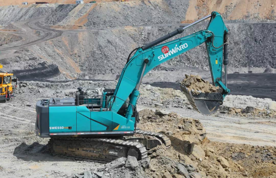 以先导式立异实现挖掘机从无到有，，，从小到大，，，从大到强！