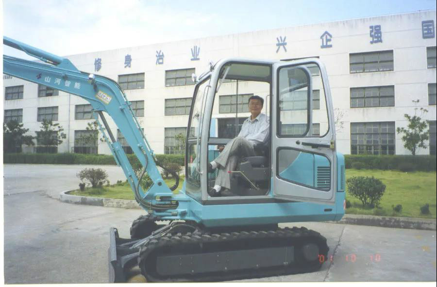 以先导式立异实现挖掘机从无到有，，，从小到大，，，从大到强！