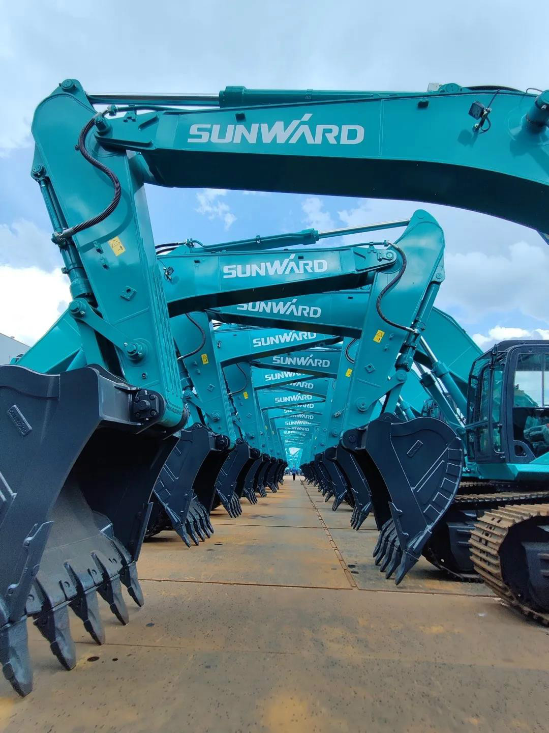 以先导式立异实现挖掘机从无到有，，，从小到大，，，从大到强！