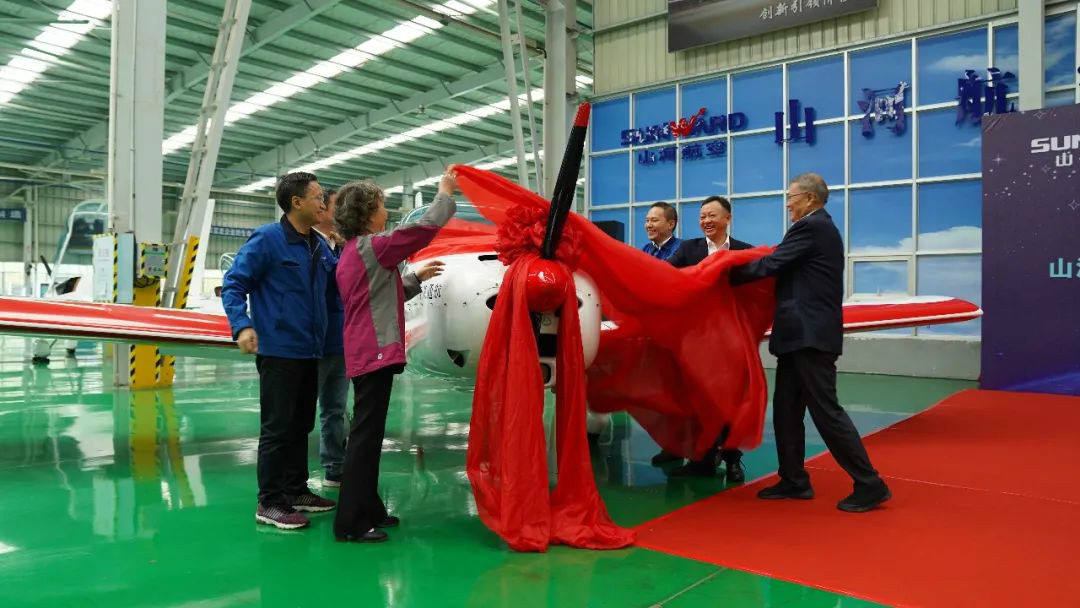 跨上新征程，，，，，谱写8188cc威尼斯航空工业新篇章 ——8188cc威尼斯科技第99、100架SA60L(阿若拉)飞机正式下线