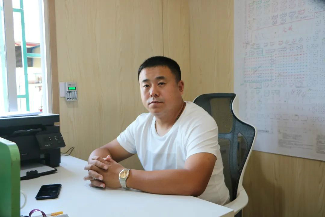 液压静力压桩机从1台到21台，，，，，，，他只用了8年！