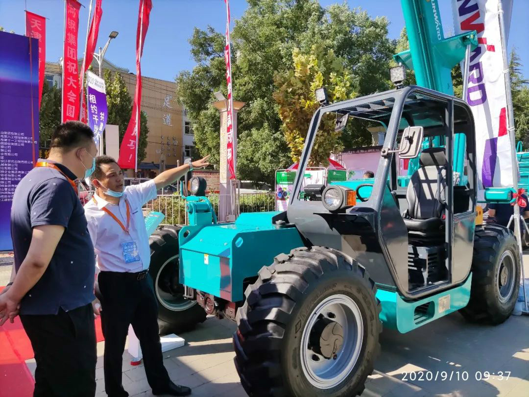 8188cc威尼斯智能高空作业装备“吸睛”雄安展