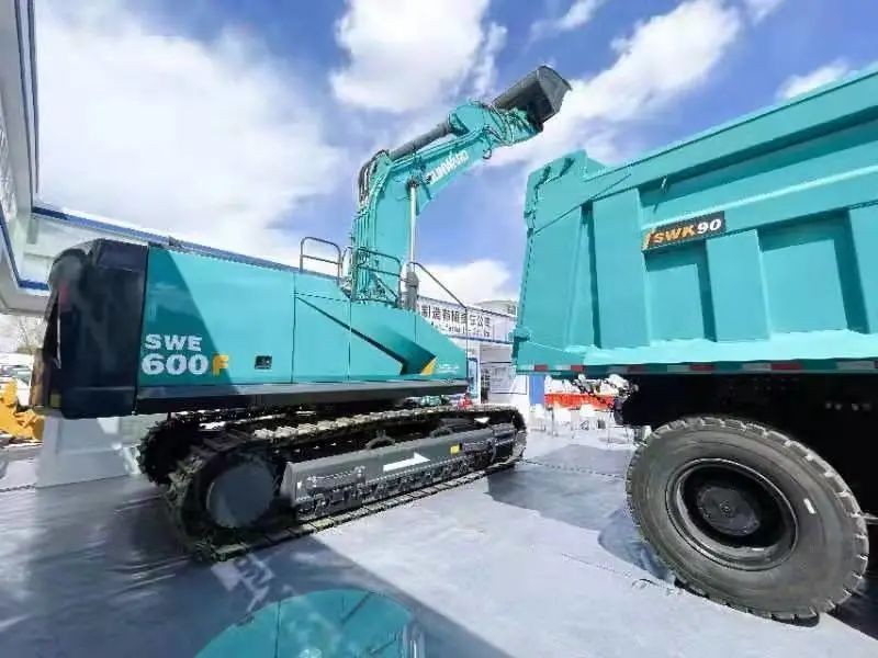 8188cc威尼斯智能绿巨人闪亮登场鄂尔多斯国际煤博会