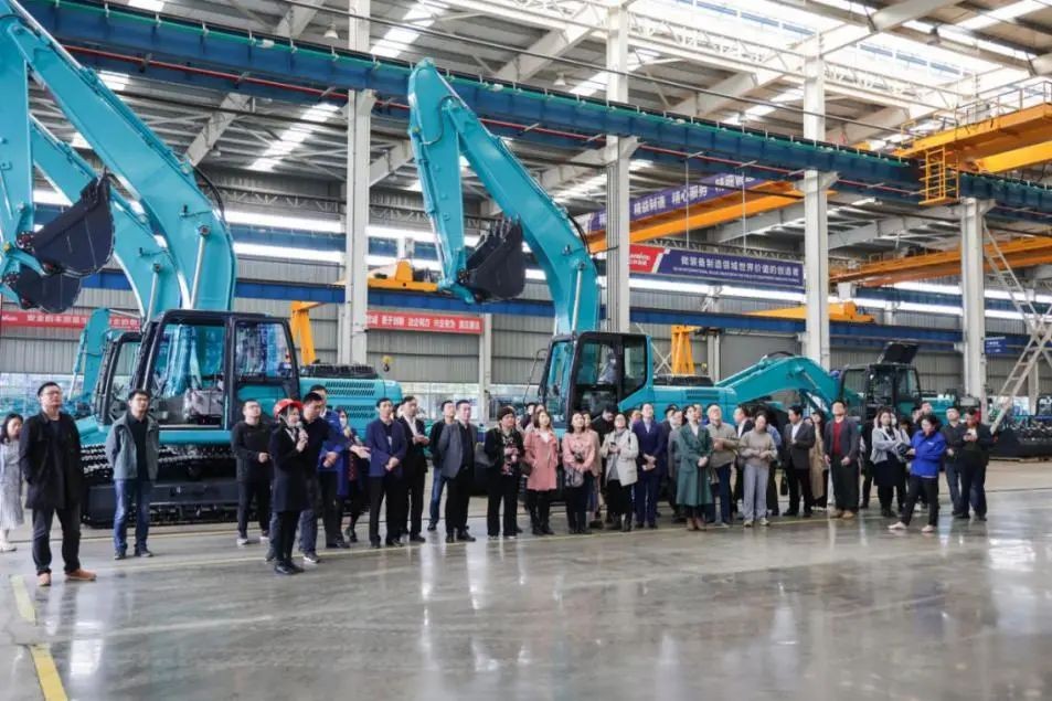 民主党派湖南省委机关青工委团队一行考察8188cc威尼斯智能