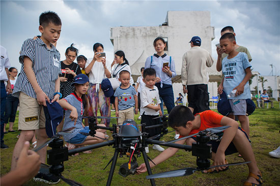 这个炎天，，，，，，，亲子玩转8188cc威尼斯智能“三栖”装备
