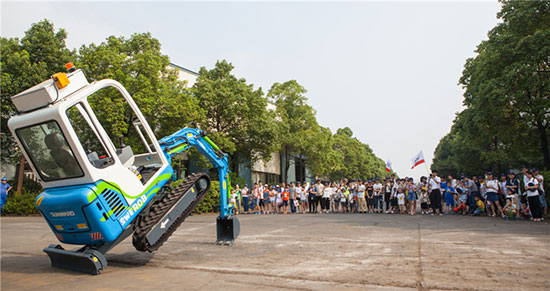 这个炎天，，，，，，，亲子玩转8188cc威尼斯智能“三栖”装备