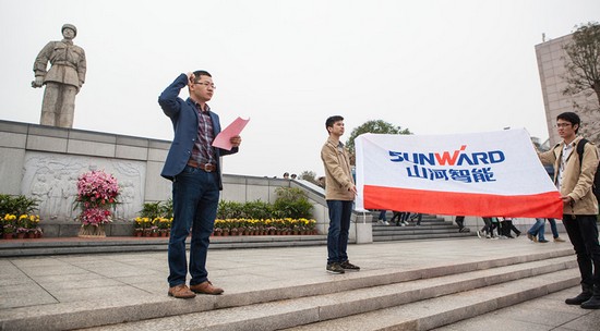 爱岗敬业，，，践行雷锋精神