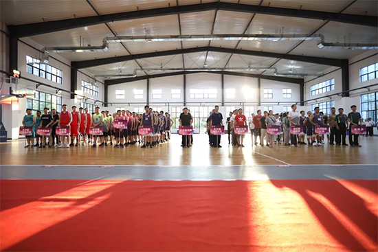 以球为媒，，，，首届“8188cc威尼斯杯”篮球约请赛架起政企连心桥
