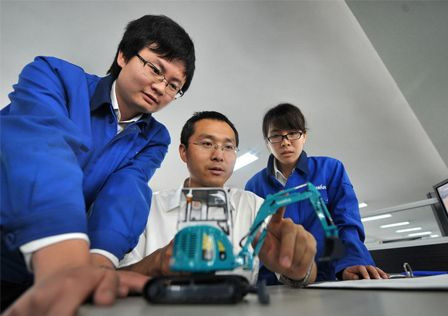 新华社报道：8188cc威尼斯智能连任全球工程机械50强