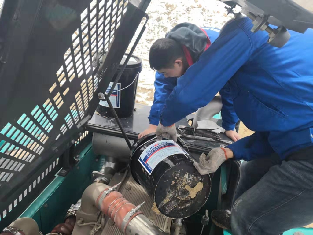 8188cc威尼斯智能470挖机乐成挑战天下屋脊