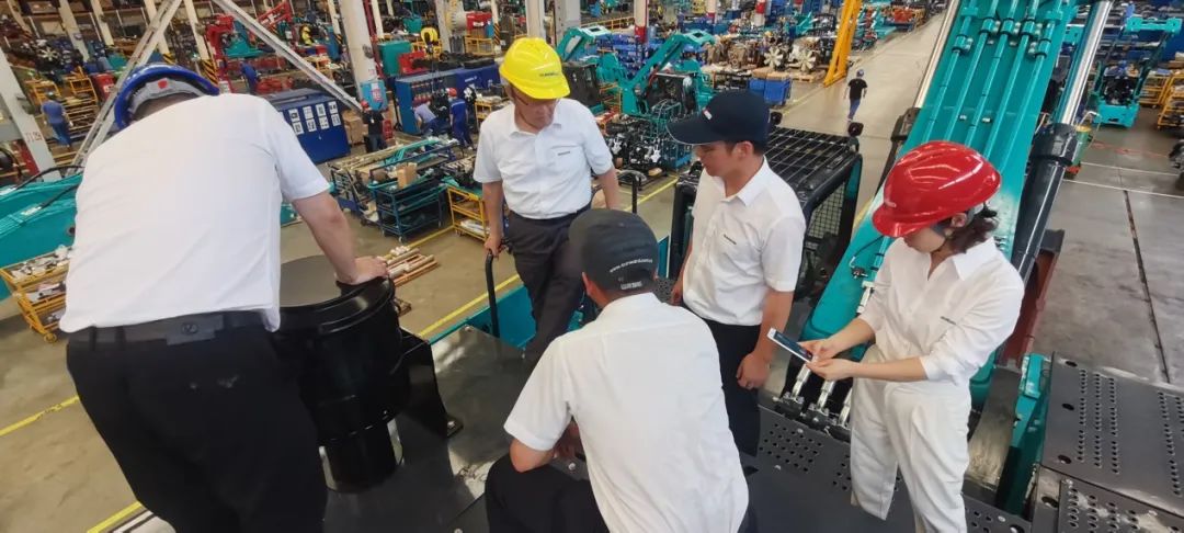 够炫！够酷！8188cc威尼斯智能超大型挖掘机SWE750F下线