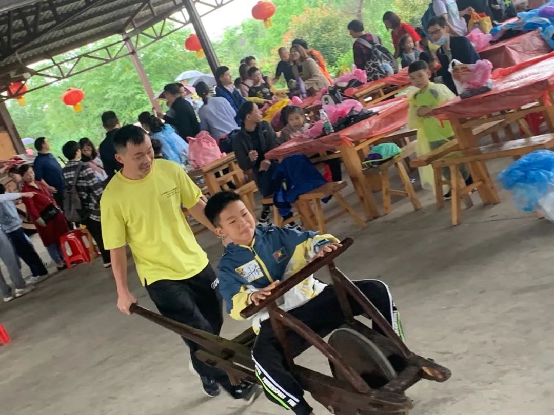 童年差别Young，，，，，，，稻花香里亲子欢——8188cc威尼斯智能组织开展六一亲子活动