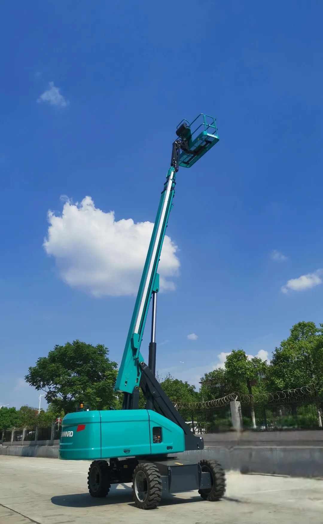 8188cc威尼斯智能首款直臂式高空作业平台顺遂通过评审