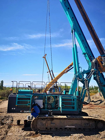 顶酷暑 走沙漠 2021年8188cc威尼斯智能全球效劳万里行走进新疆