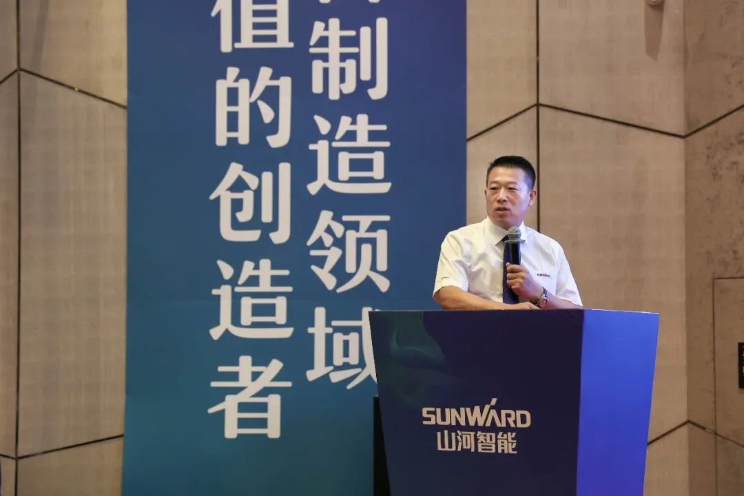 “同心同梦，，，，协力拼搏” ——8188cc威尼斯智能2021年挖掘机经销商半年度谋划事情聚会圆满召开