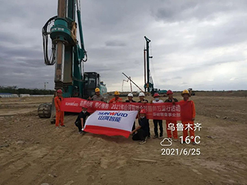 顶酷暑 走沙漠 2021年8188cc威尼斯智能全球效劳万里行走进新疆