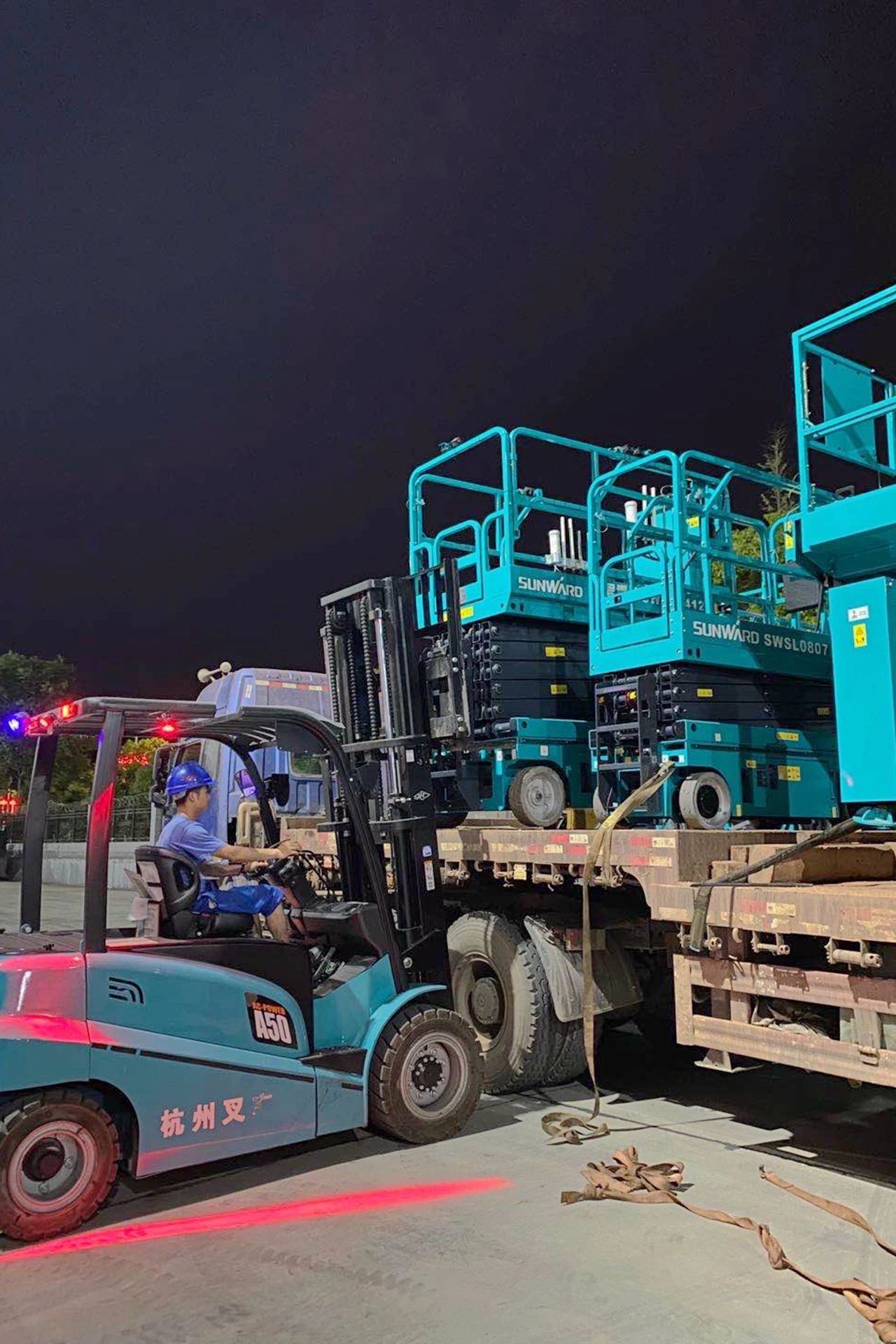 8188cc威尼斯智能“蓝精灵”们在通俗岗位的坚守与贡献