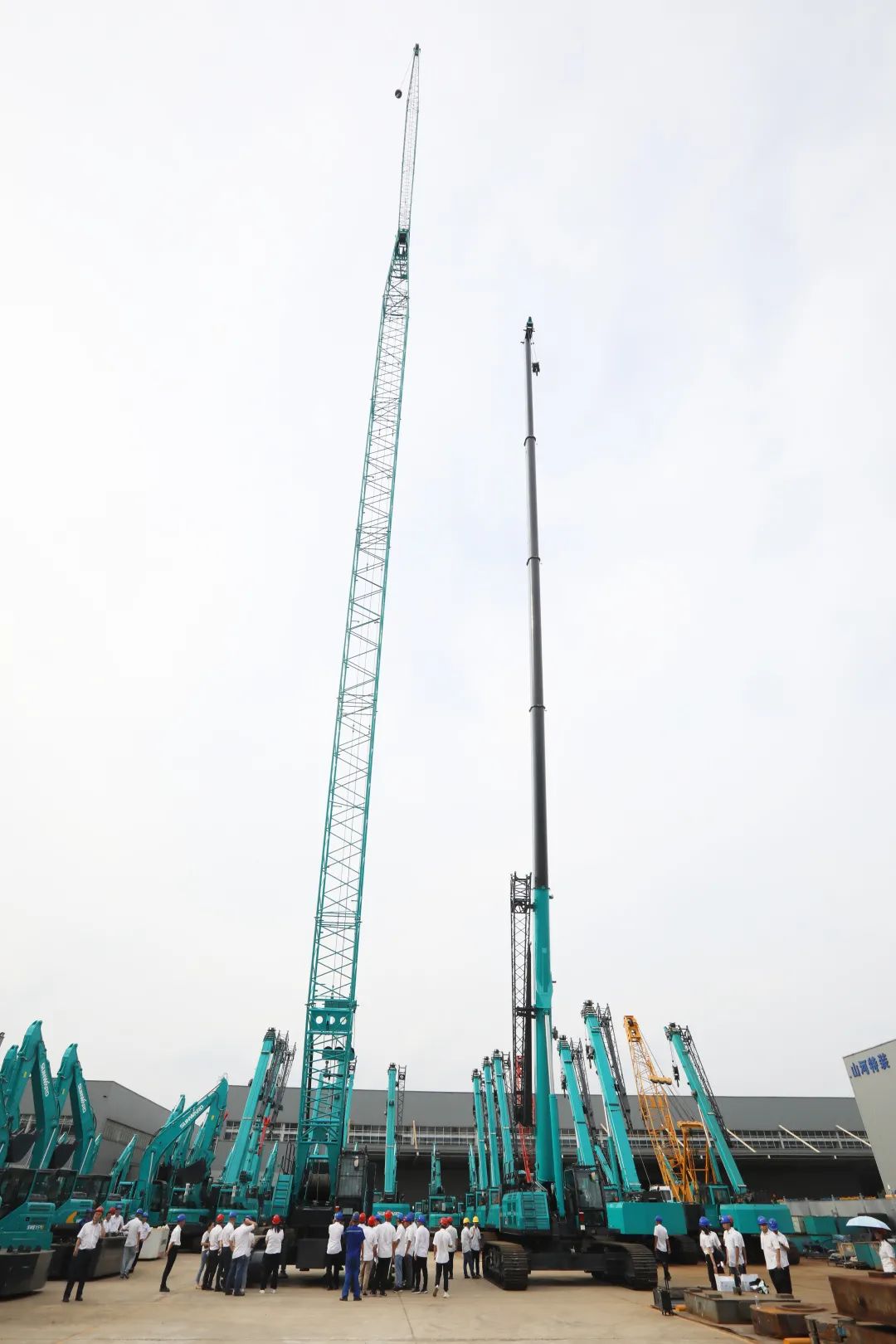 双鹰遨游，，，“E”往无前！——8188cc威尼斯智能新一代E系列起重机下线！