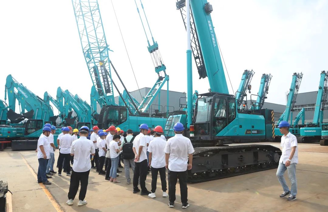 双鹰遨游，，，“E”往无前！——8188cc威尼斯智能新一代E系列起重机下线！