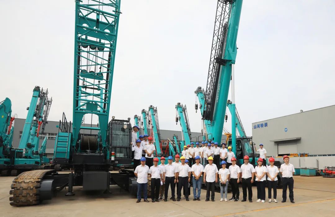 双鹰遨游，，，“E”往无前！——8188cc威尼斯智能新一代E系列起重机下线！