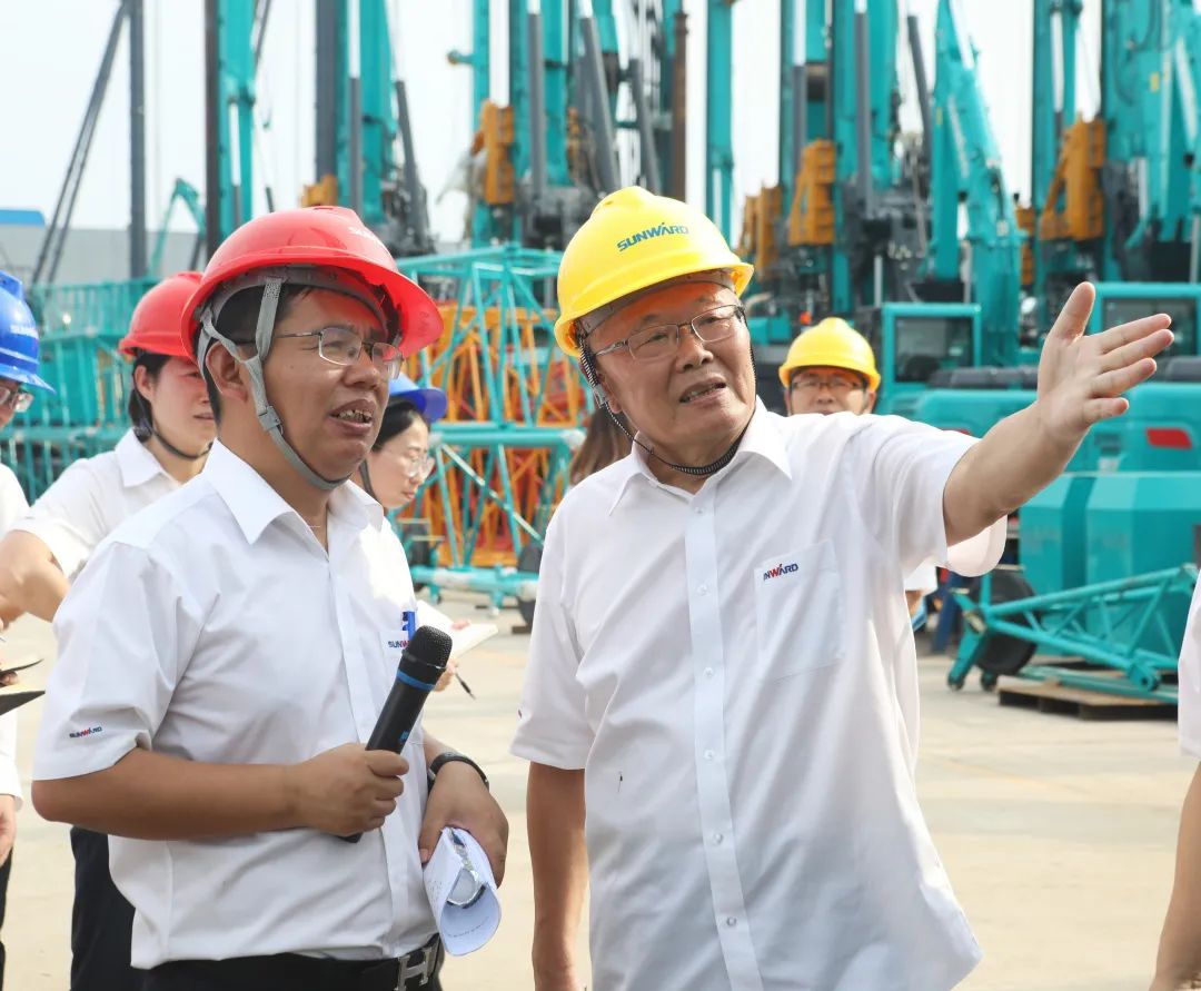 双鹰遨游，，，“E”往无前！——8188cc威尼斯智能新一代E系列起重机下线！