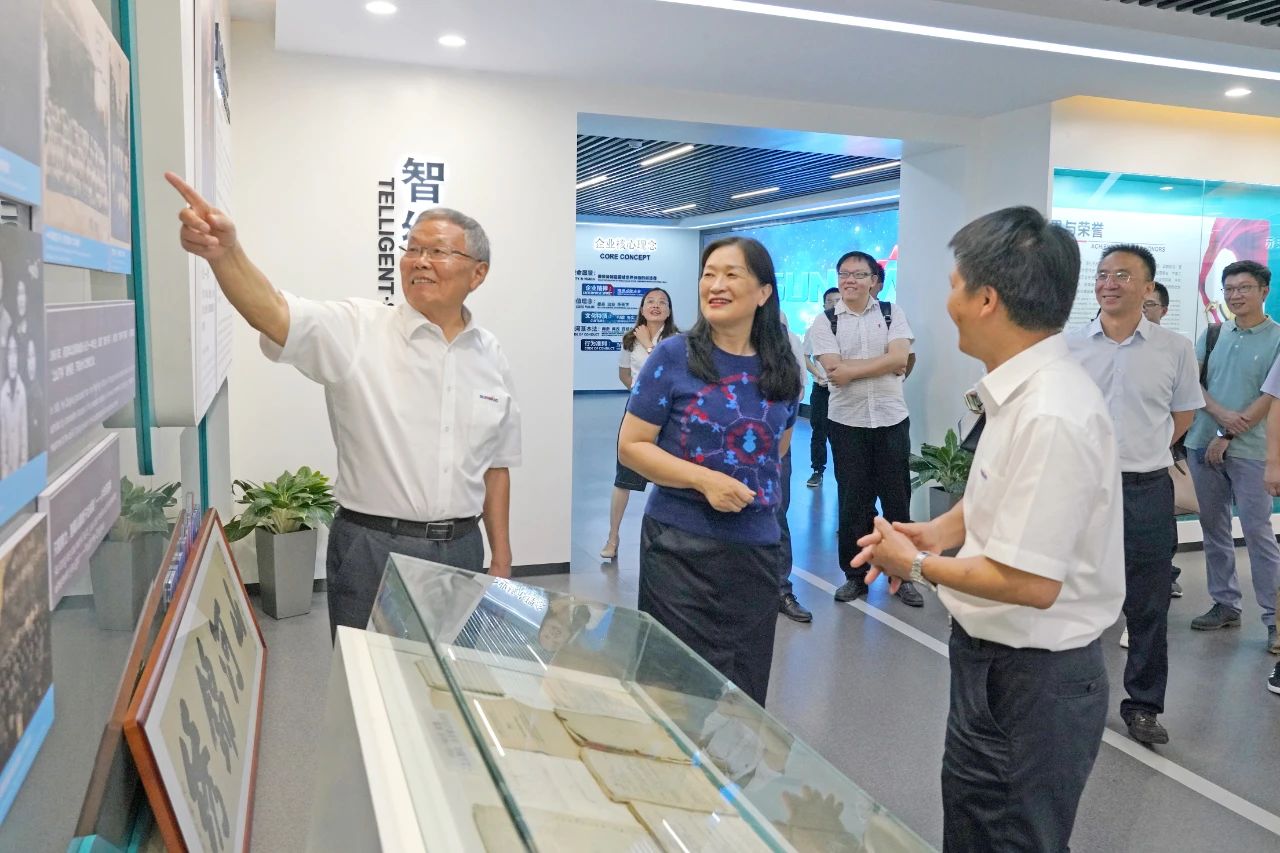 为立异创业精神点赞！中国工程院院士陈晓红一行到访8188cc威尼斯智能