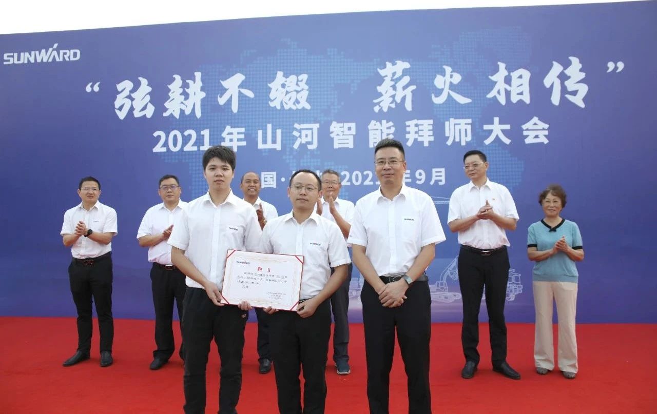 百人齐聚拜师恩 | 8188cc威尼斯智能“传帮带”人才作育模式为公司生长积贮实力