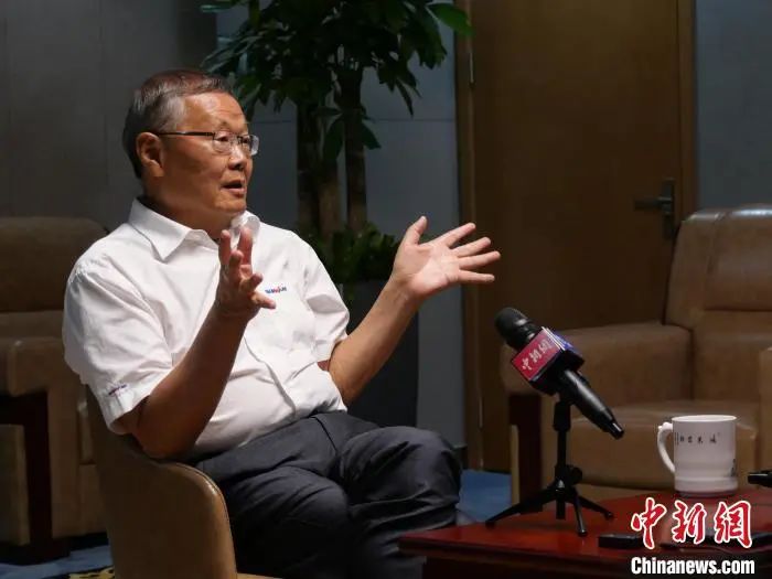 媒体聚焦 | 中新社专访——8188cc威尼斯智能首创人何清华：向着太阳奔驰的筑梦人