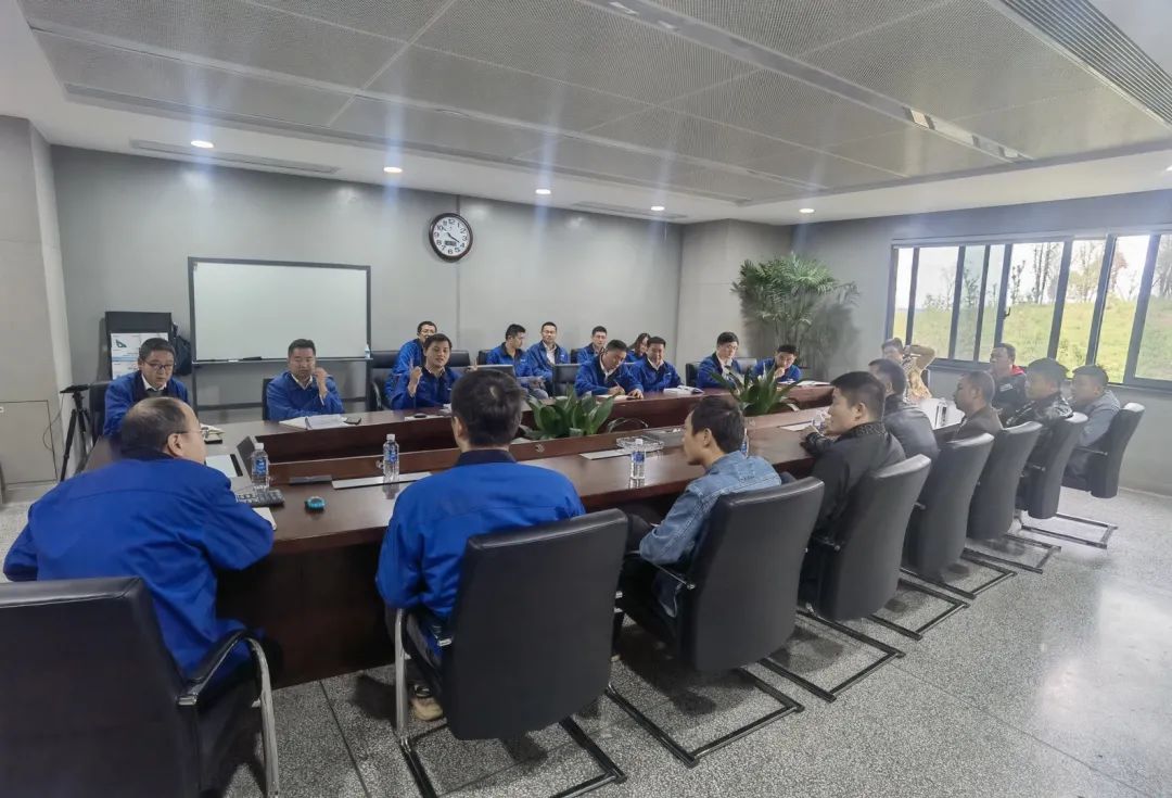 一起来“找茬”！10位“超等体验官”试驾8188cc威尼斯智能最新“F系列”挖掘机