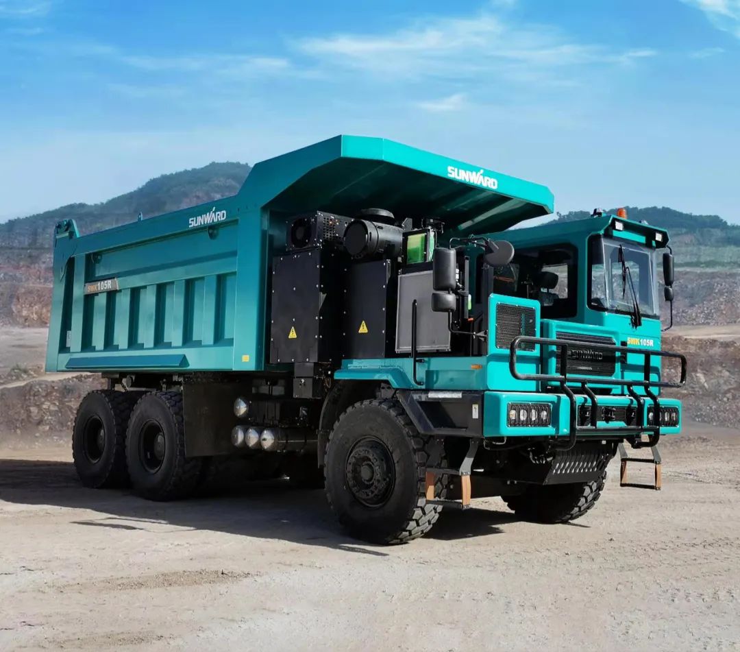 新能源，，，，长续航！8188cc威尼斯智能首台LNG增程式宽体矿卡下线交付