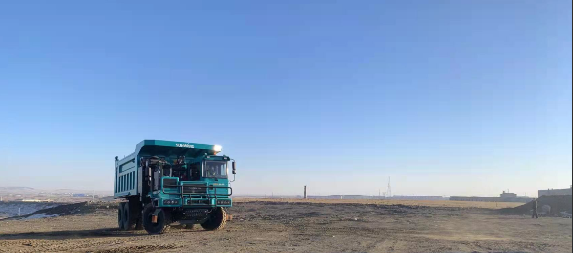 新能源，，，，长续航！8188cc威尼斯智能首台LNG增程式宽体矿卡下线交付