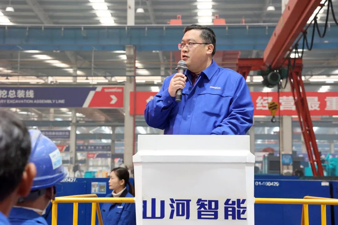 向模范学习！8188cc威尼斯智能56名职工受到职工职业手艺竞赛表扬