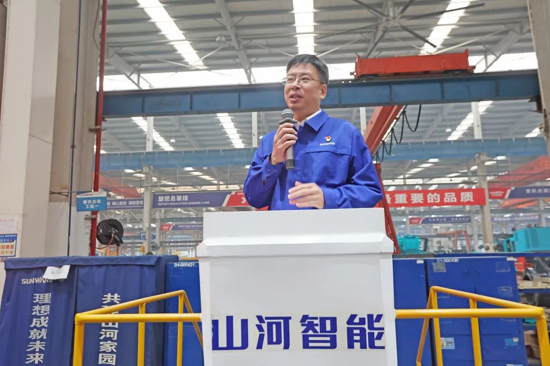 向模范学习！8188cc威尼斯智能56名职工受到职工职业手艺竞赛表扬